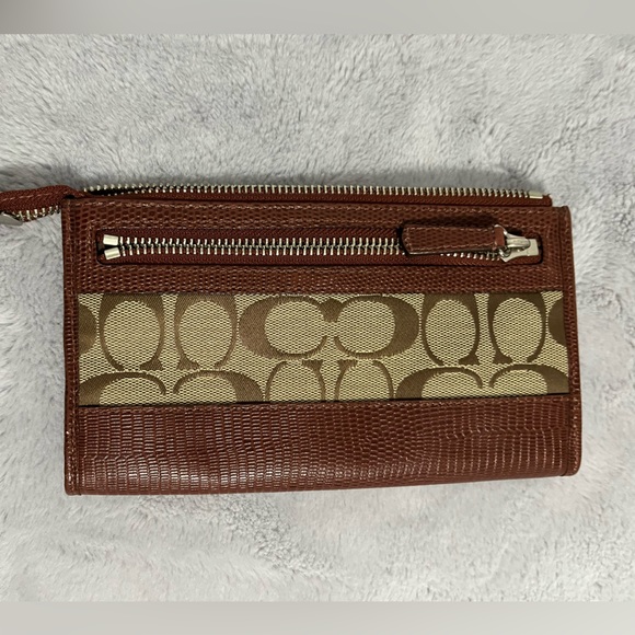 Coach wristlet wallet. - Picture 2 of 6